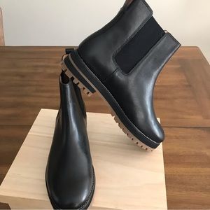 Madewell Ivy Chelsea Boot  Black Leather with Lug Sole Size 8.5 NWOT Never Worn